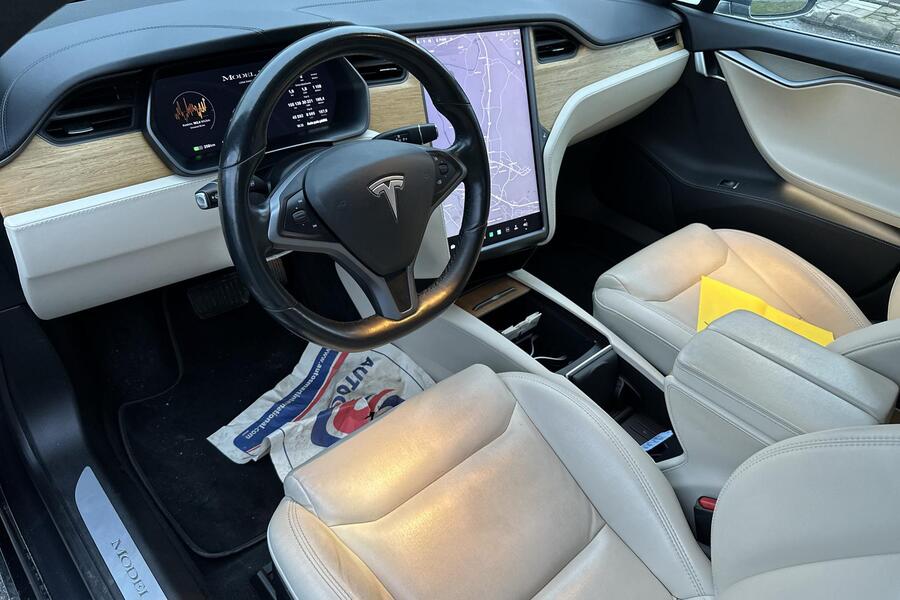 Tesla Model S vaihtoauto