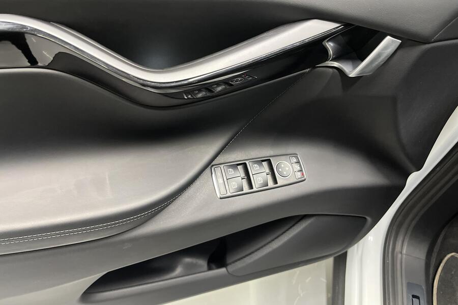 Tesla Model X vaihtoauto