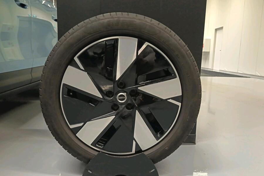 Volvo EX40 vaihtoauto