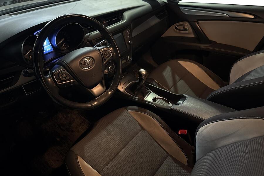 Toyota Avensis vaihtoauto