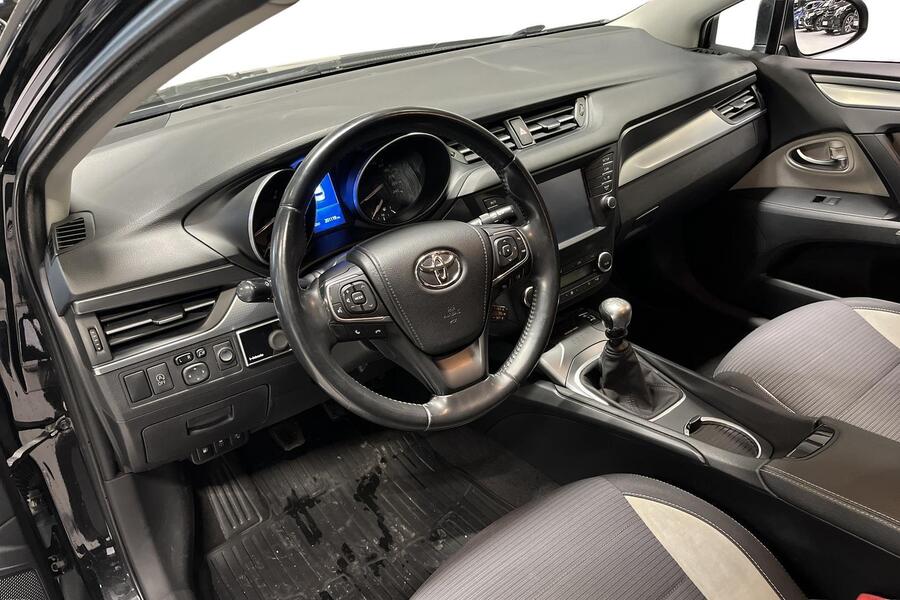 Toyota Avensis vaihtoauto