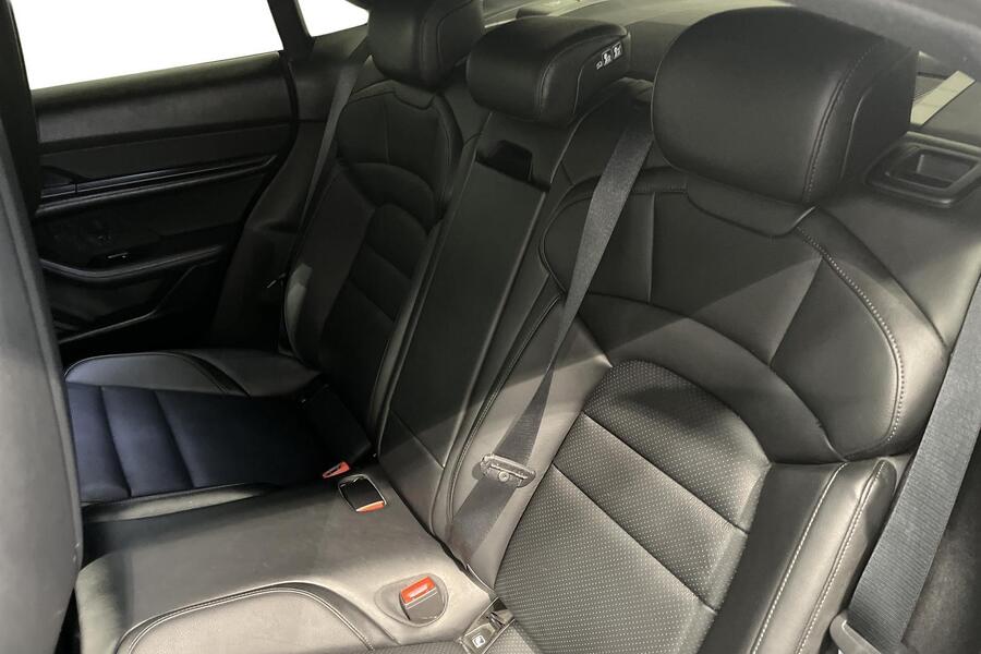 Porsche Taycan vaihtoauto