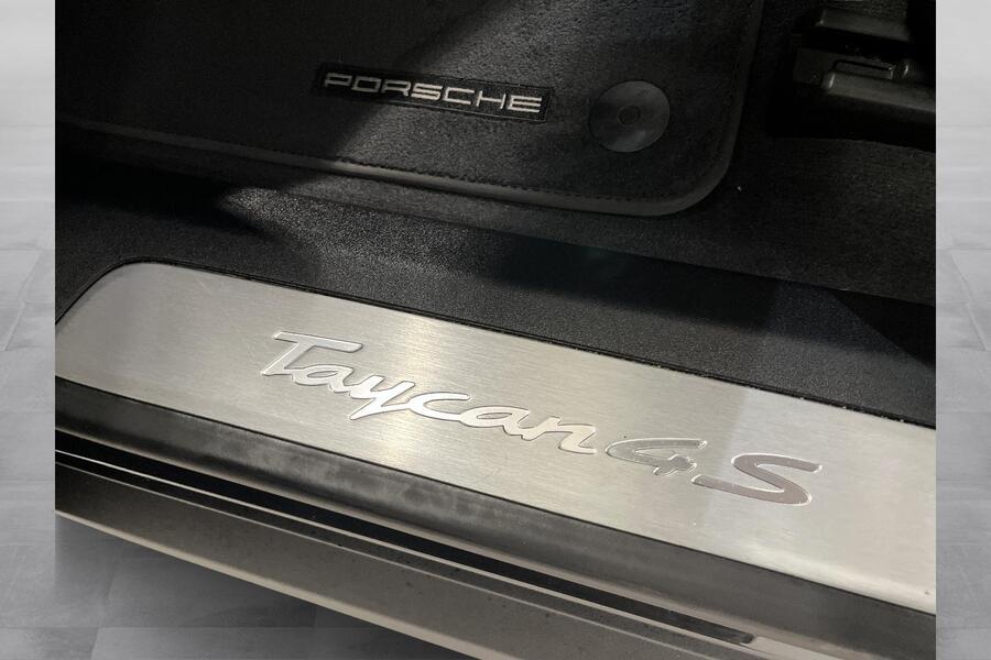 Porsche Taycan vaihtoauto