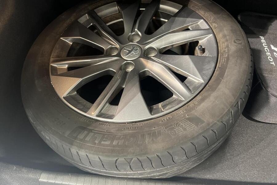 Peugeot e-208 vaihtoauto