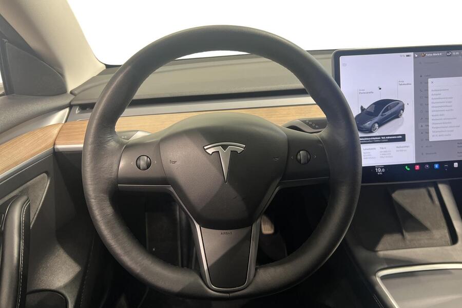 Tesla Model 3 vaihtoauto