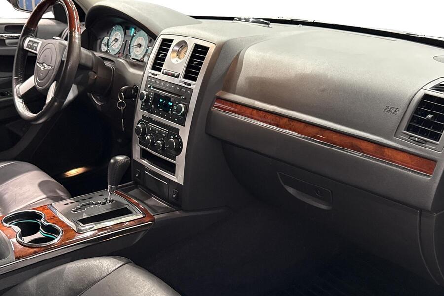 Chrysler 300C vaihtoauto