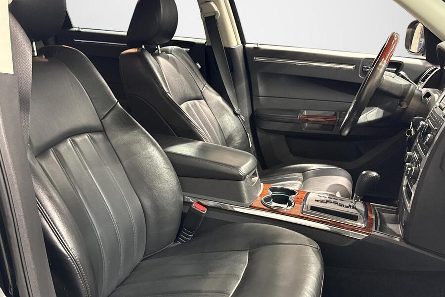 Chrysler 300C vaihtoauto