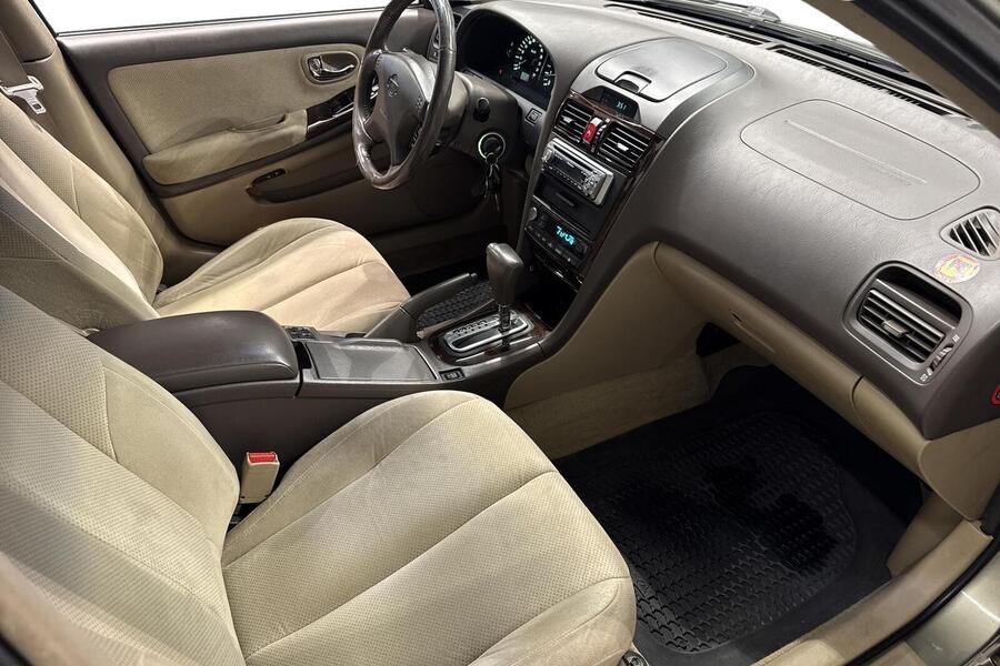 Nissan Maxima vaihtoauto