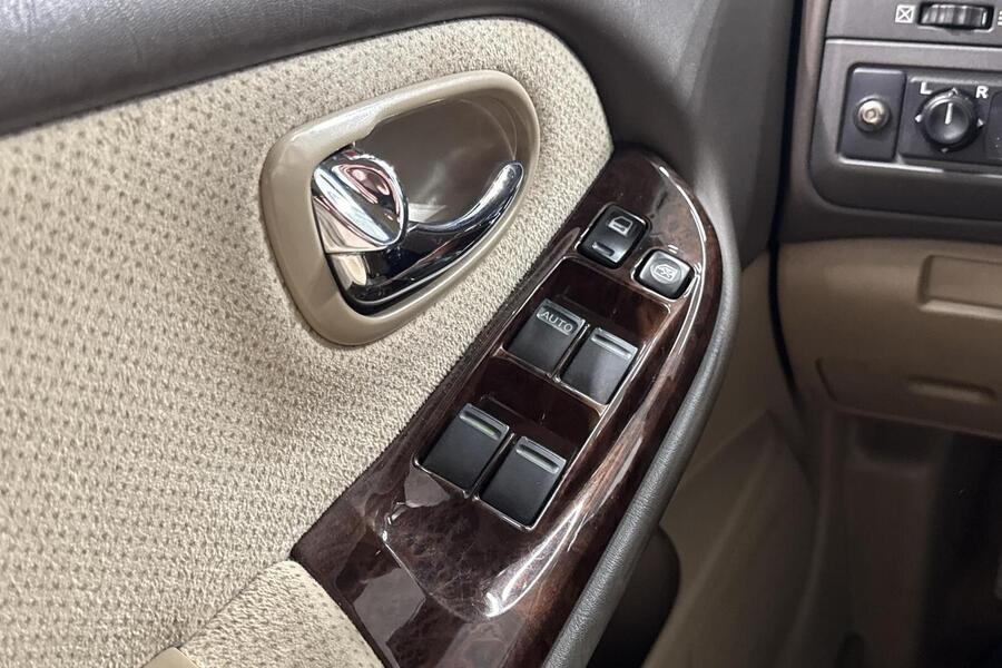 Nissan Maxima vaihtoauto