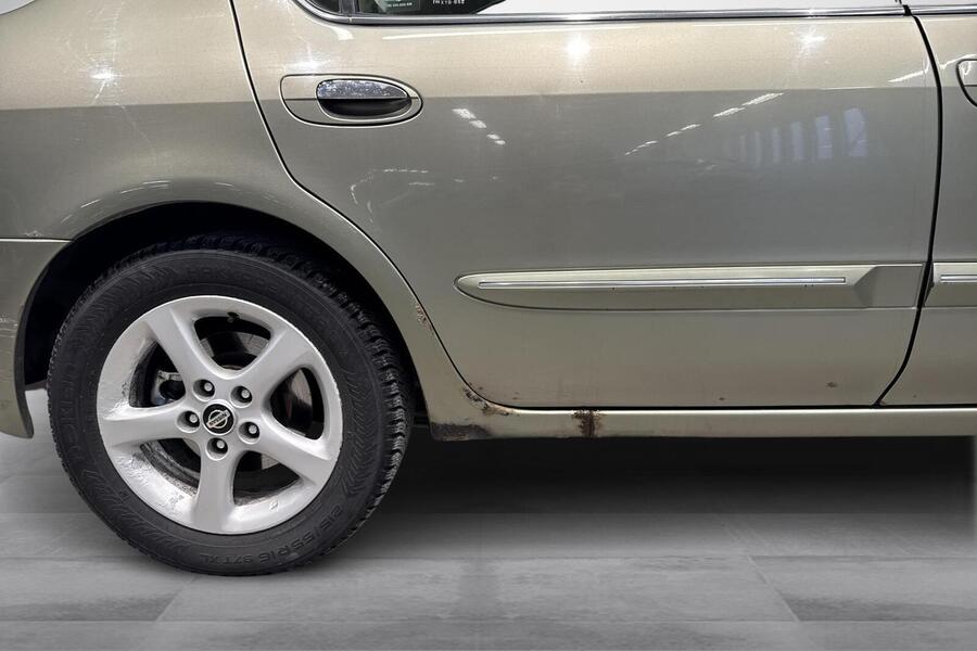 Nissan Maxima vaihtoauto