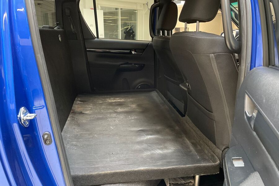 Toyota Hilux vaihtoauto