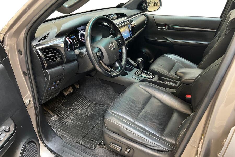 Toyota Hilux vaihtoauto