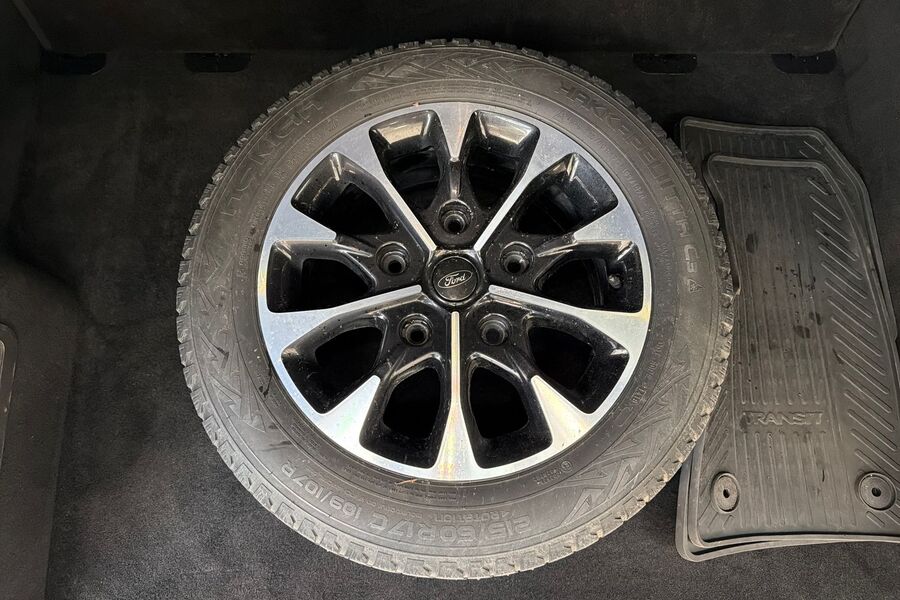 Ford Tourneo Custom vaihtoauto