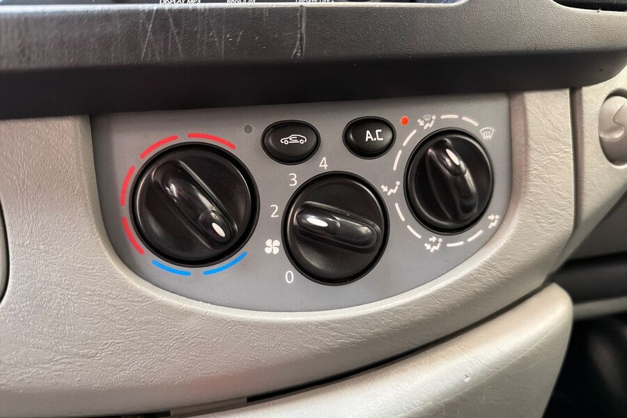 Nissan Primastar vaihtoauto