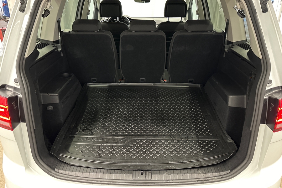 Volkswagen Touran vaihtoauto