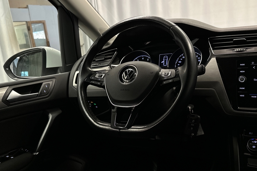 Volkswagen Touran vaihtoauto