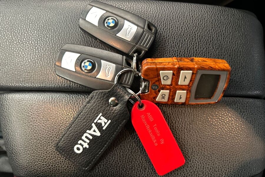 BMW 330 vaihtoauto