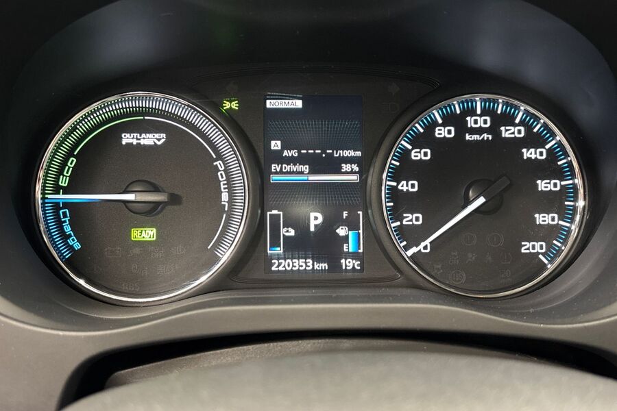 Mitsubishi Outlander PHEV vaihtoauto