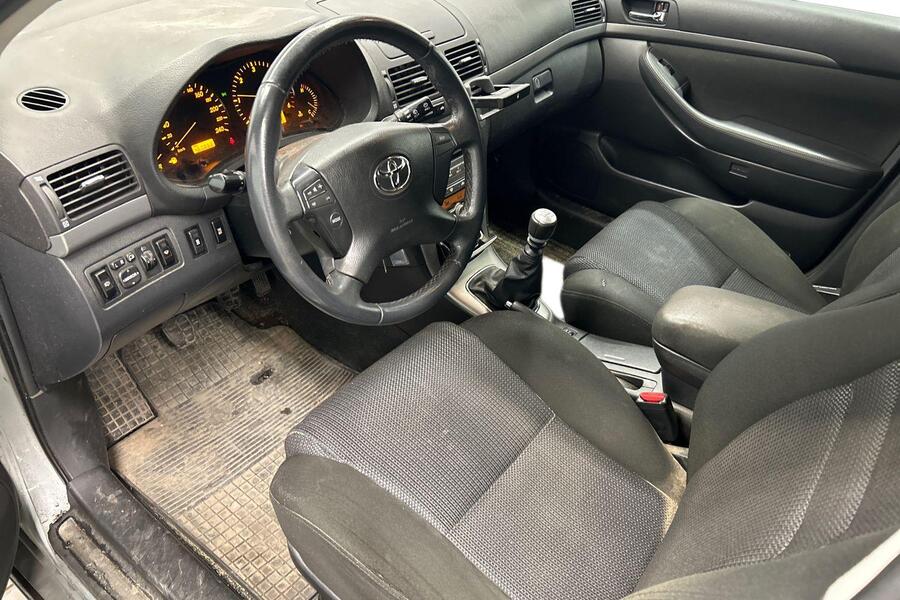 Toyota Avensis vaihtoauto