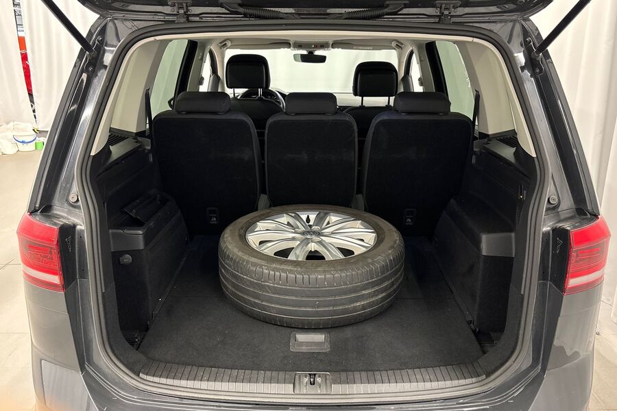 Volkswagen Touran vaihtoauto