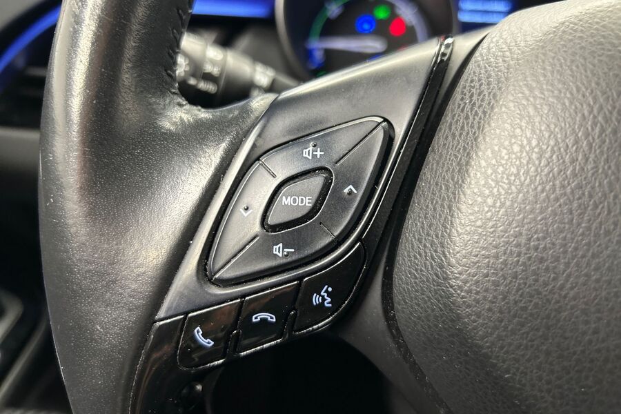 Toyota C-HR vaihtoauto