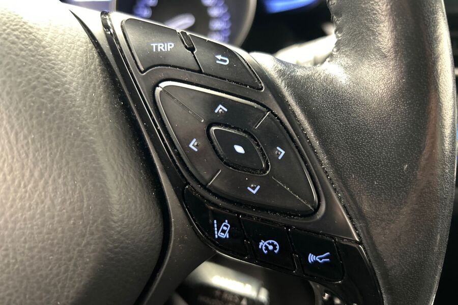 Toyota C-HR vaihtoauto