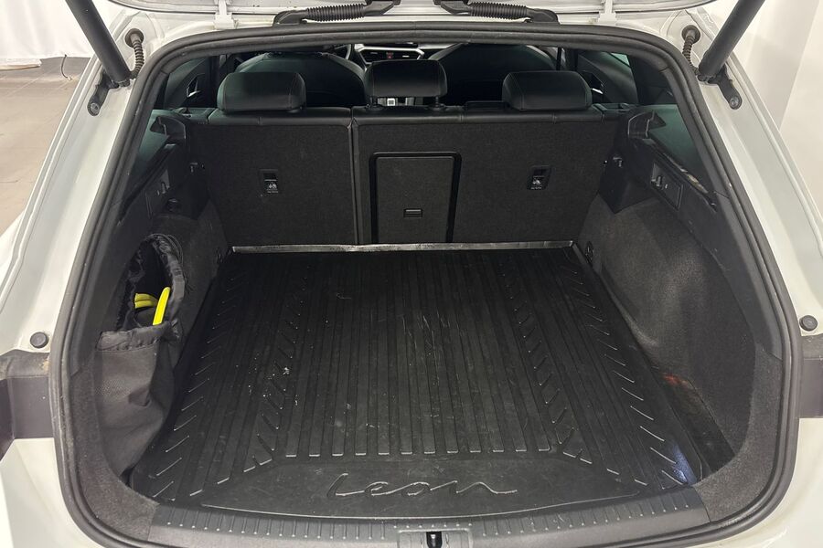 SEAT Leon Sportstourer vaihtoauto