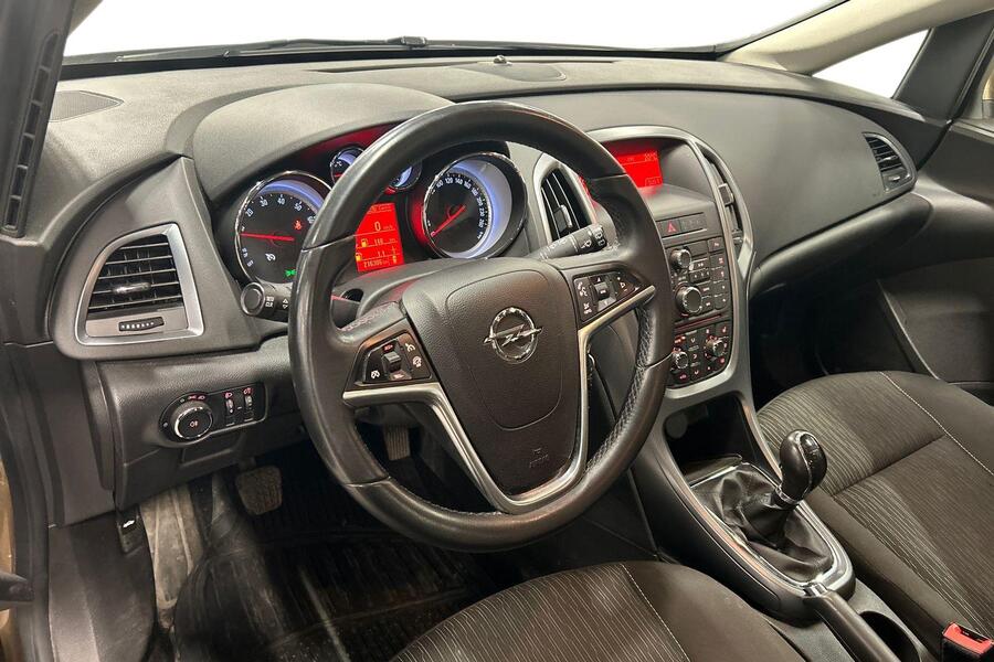 Opel Astra vaihtoauto