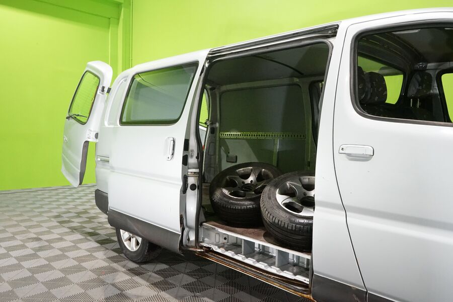 Toyota Hiace vaihtoauto