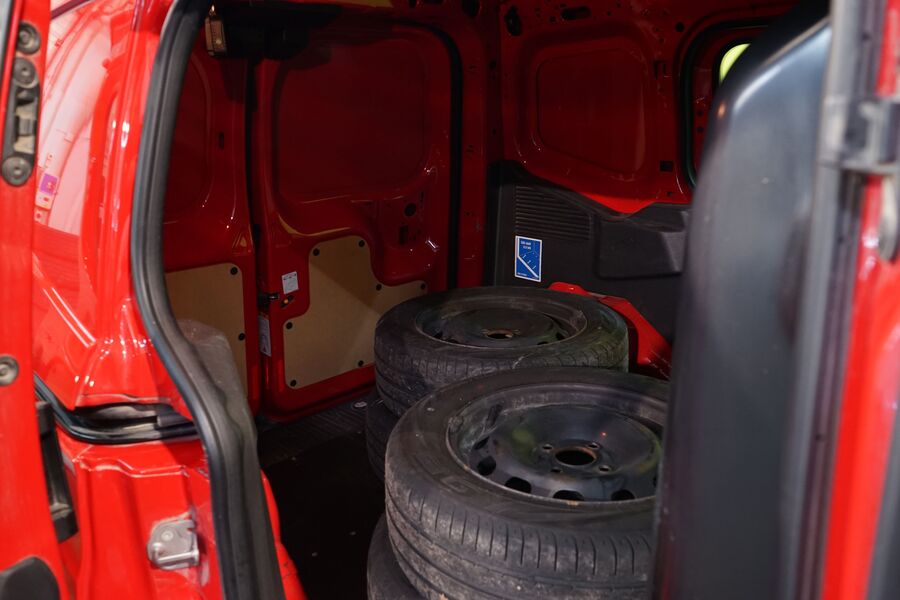 Ford Transit Courier vaihtoauto