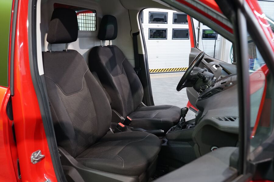 Ford Transit Courier vaihtoauto