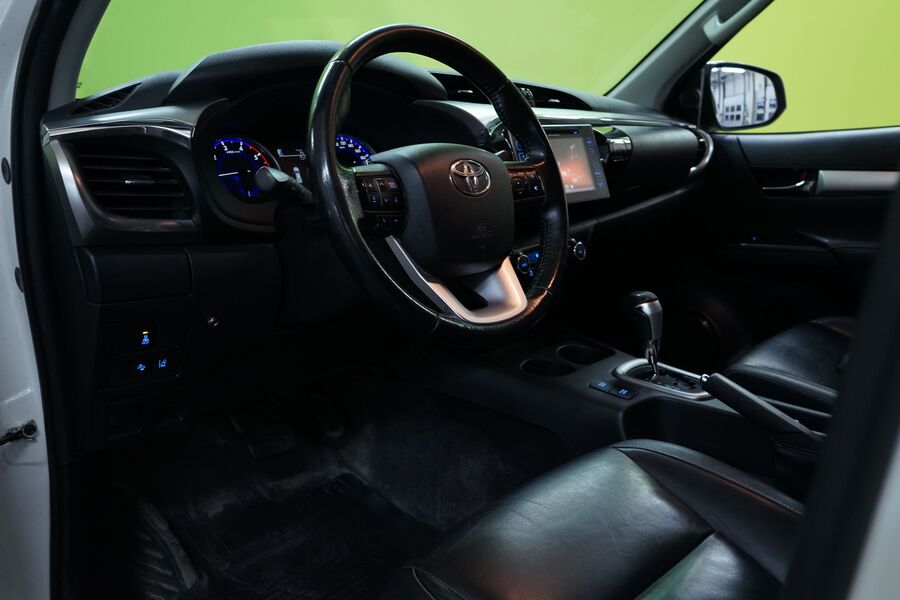 Toyota Hilux vaihtoauto