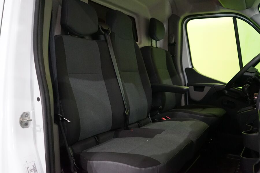 Nissan NV400 vaihtoauto