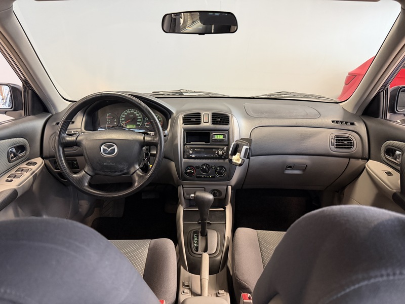 Mazda 323 vaihtoauto