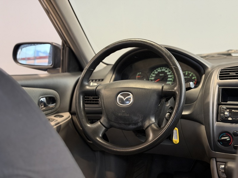 Mazda 323 vaihtoauto