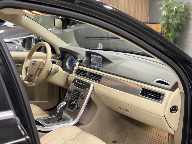 Volvo V70 vaihtoauto