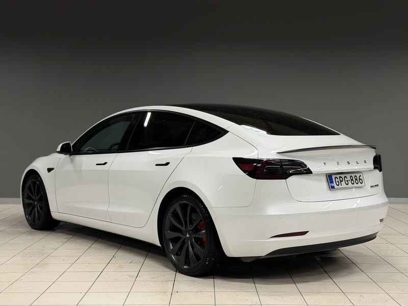 Tesla Model 3 vaihtoauto