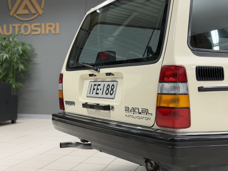 Volvo 240 vaihtoauto