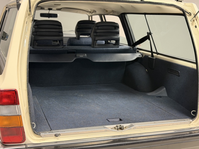 Volvo 240 vaihtoauto