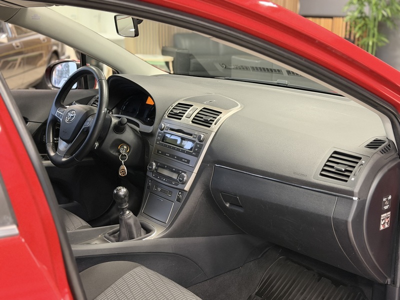 Toyota Avensis vaihtoauto