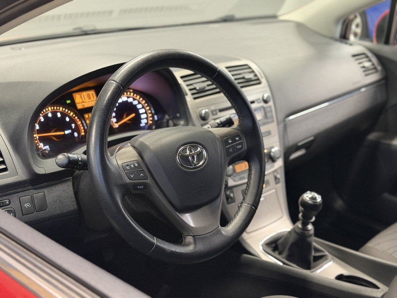 Toyota Avensis vaihtoauto