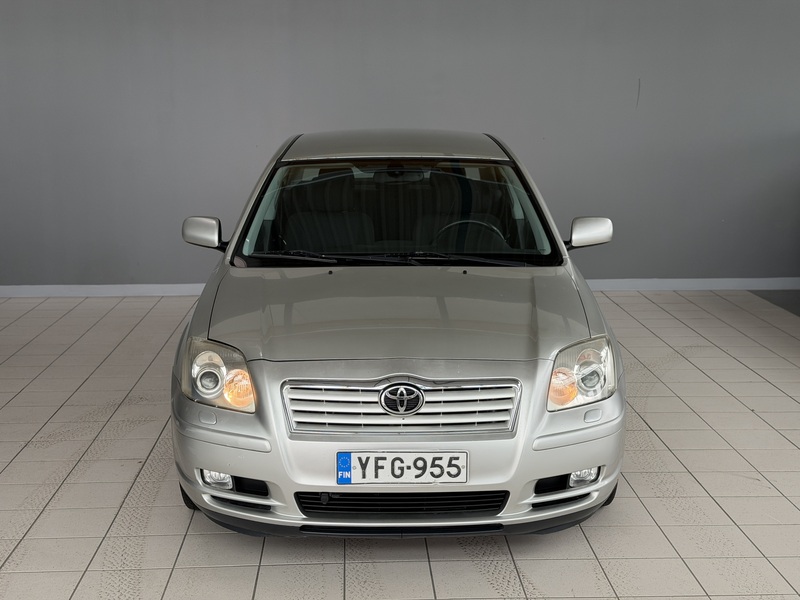 Toyota Avensis vaihtoauto
