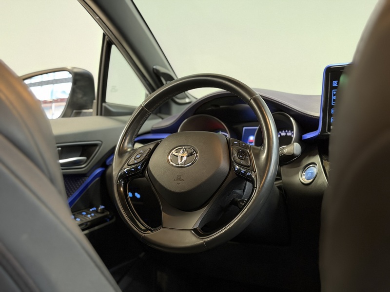 Toyota C-HR vaihtoauto