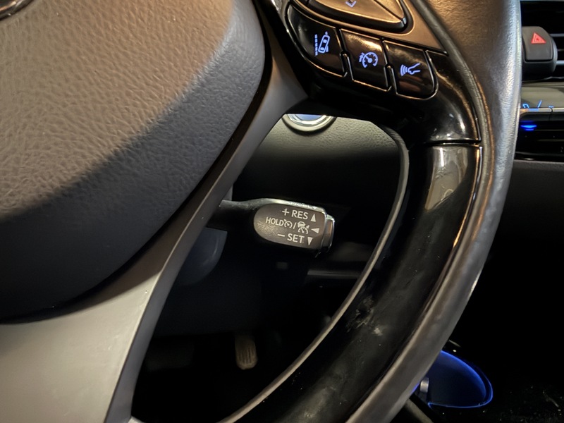 Toyota C-HR vaihtoauto