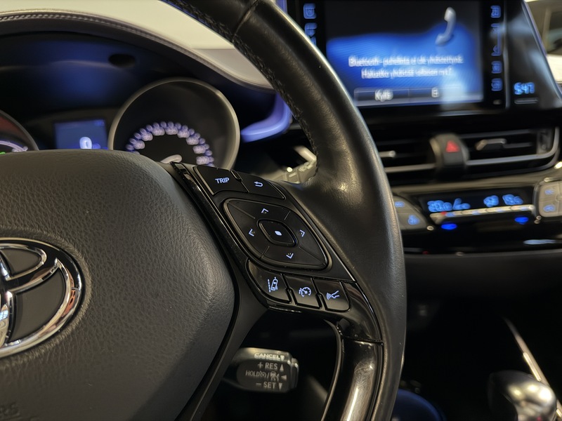 Toyota C-HR vaihtoauto