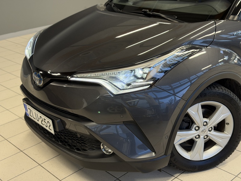 Toyota C-HR vaihtoauto