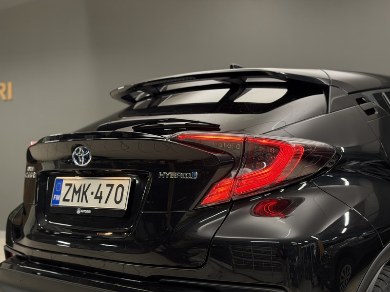 Toyota C-HR vaihtoauto