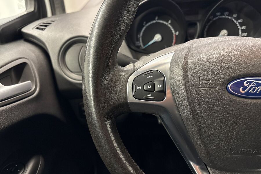 Ford Transit Courier vaihtoauto