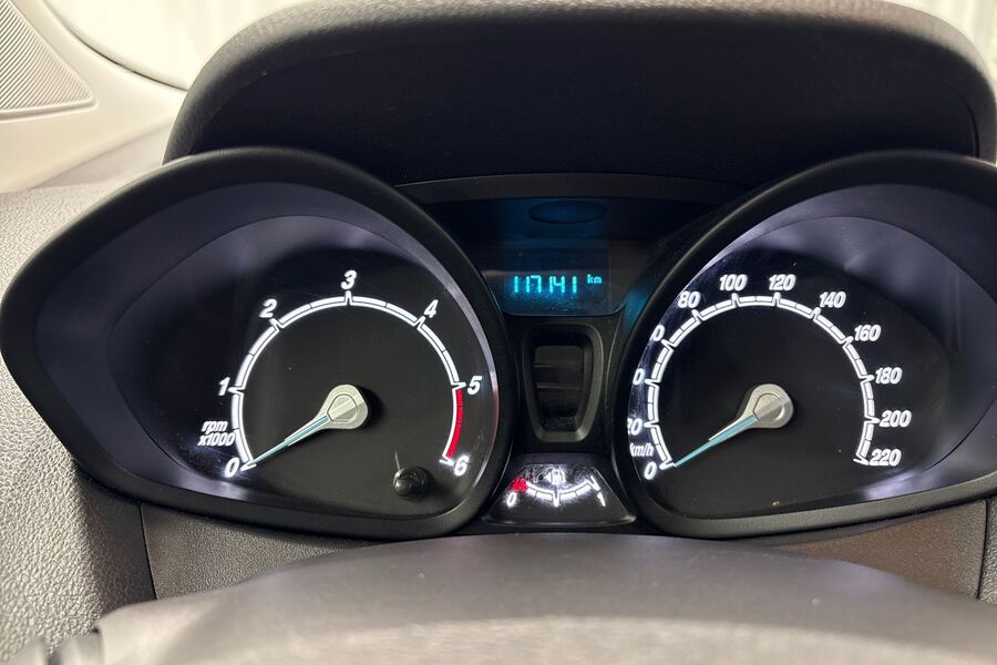 Ford Transit Courier vaihtoauto