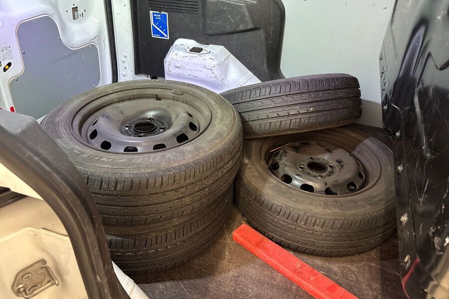 Ford Transit Courier vaihtoauto